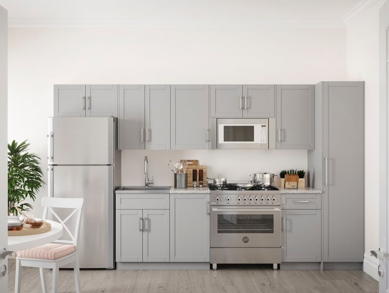 Assortissez votre réfrigérateur aux armoires de cuisine grises