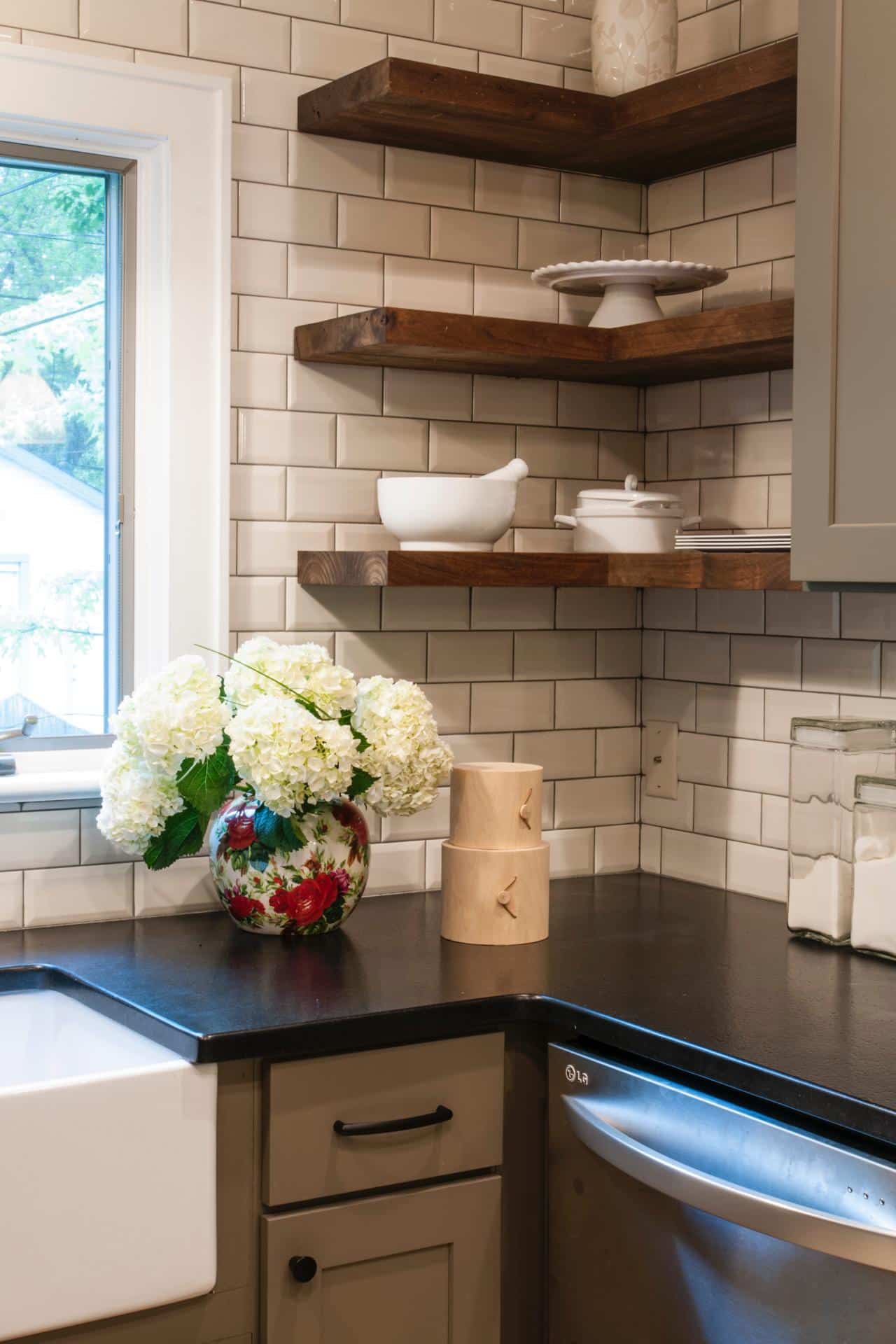 Idées d'armoires d'angle de cuisine qui optimisent votre espace utilisable