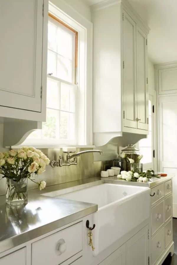 Comptoir de cuisine en marbre blanc