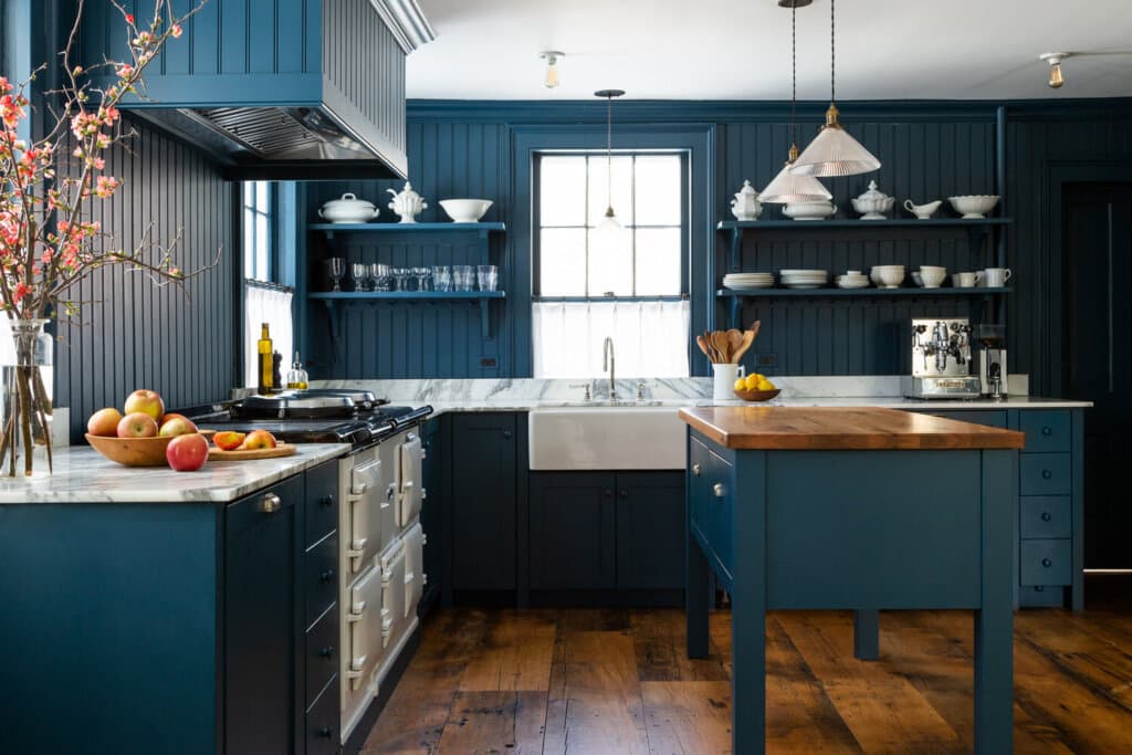 armoires de cuisine traditionnelles d'humeur bleue