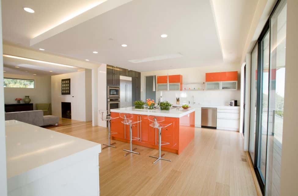 Schéma de cuisine en blanc et orange