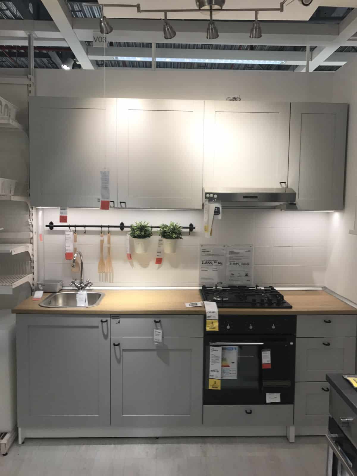 Les modèles de cuisine IKEA de base sont les plus faciles à installer en tant que projet de bricolage.